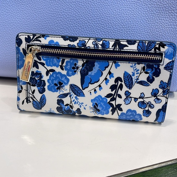 Kate Spade Madison Vase Floral Large Slim Bifold Wallet
Blue Multi
NWT - Picture 12 of 16